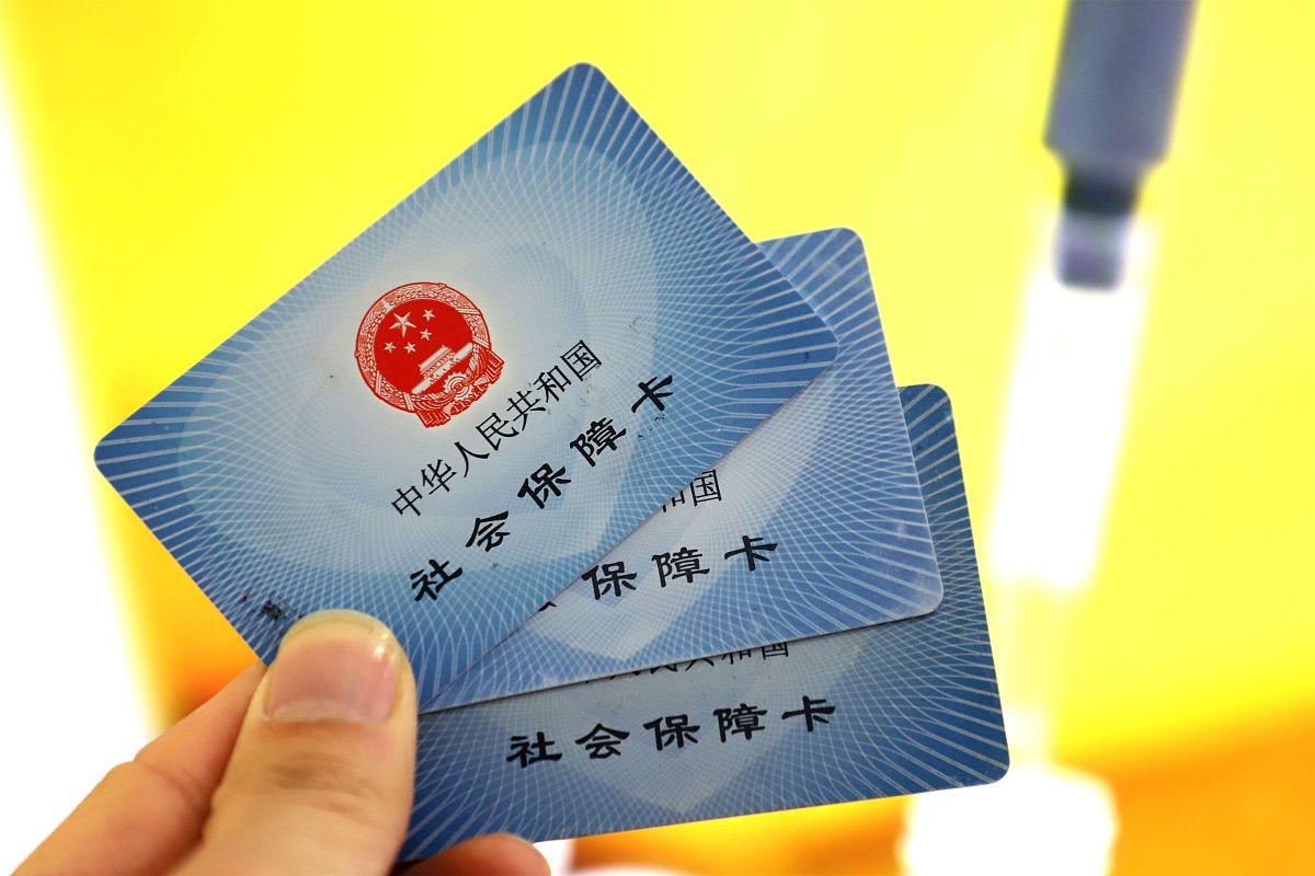 重庆最新上海医保卡取现5000方法分析(最方便真实的重庆上海医保卡取现黄牛方法)